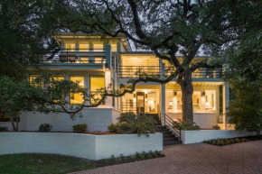 Contemporary Lake Austin Estate Near Downtown